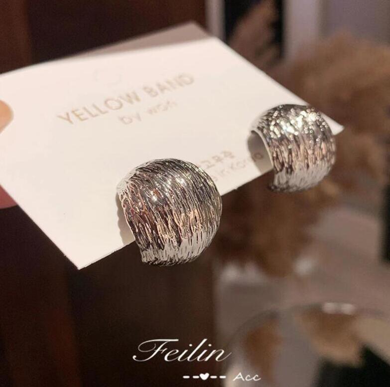 055 라운드 브러시드 실버