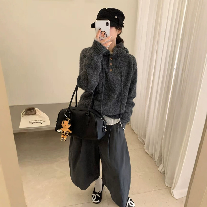 European-style thickened, warm alpaca wool hooded sweater for women, new winter collection, loose and comfortable knit sweater European-style thickened, warm alpaca wool hooded sweater for women, new winter collection, loose and comfortable knit sweater