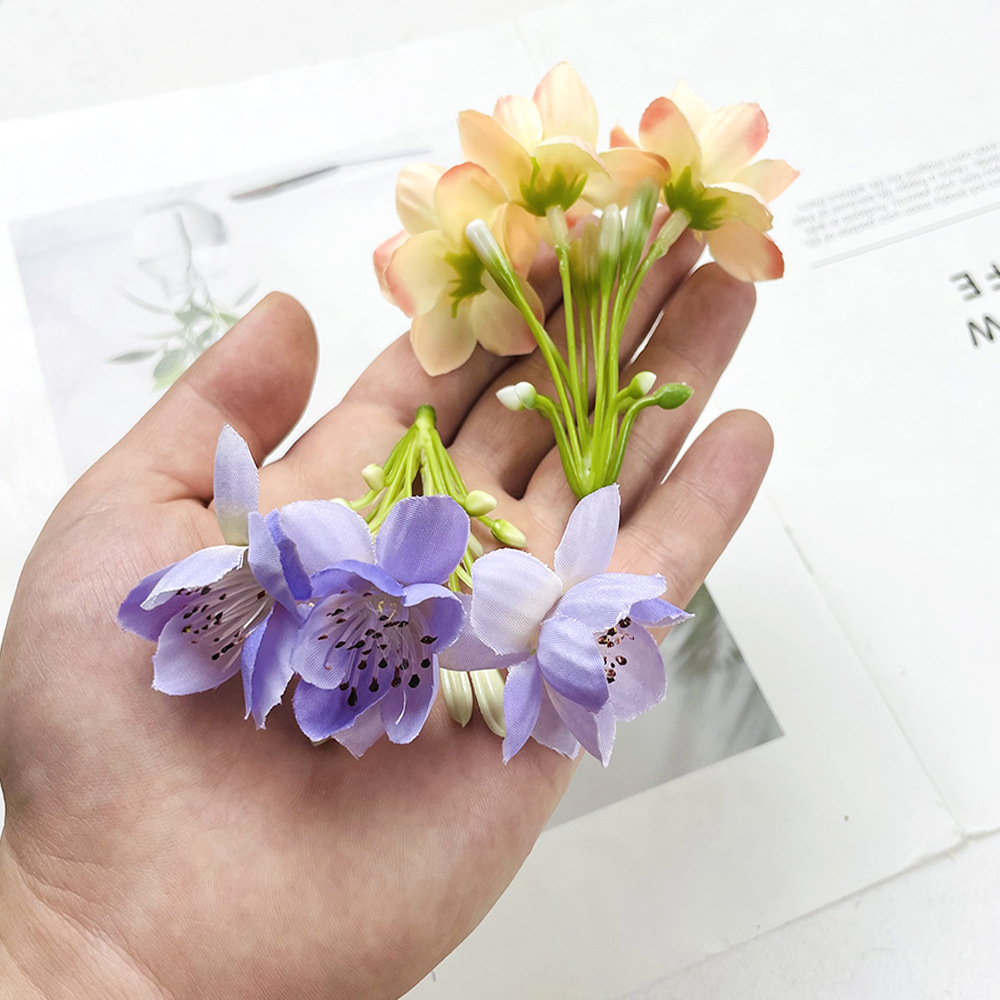Simulación de flores 3 cabeza mini cadena de loto DIY tela de seda flores falsas tocado de flores material de broca de flores para hacer decoración de salón de bodas