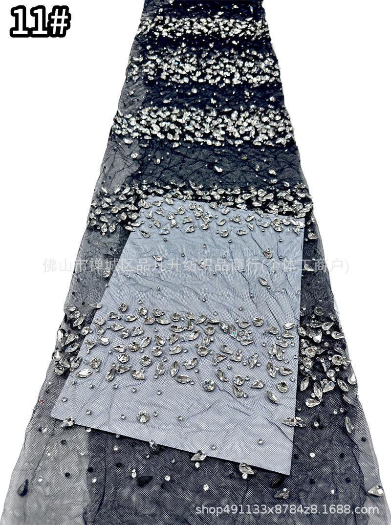 Tejido de malla de diamante de gota de agua laminada mano pesada clavos taladro de cola de pescado vestido de noche tela de boda en stock