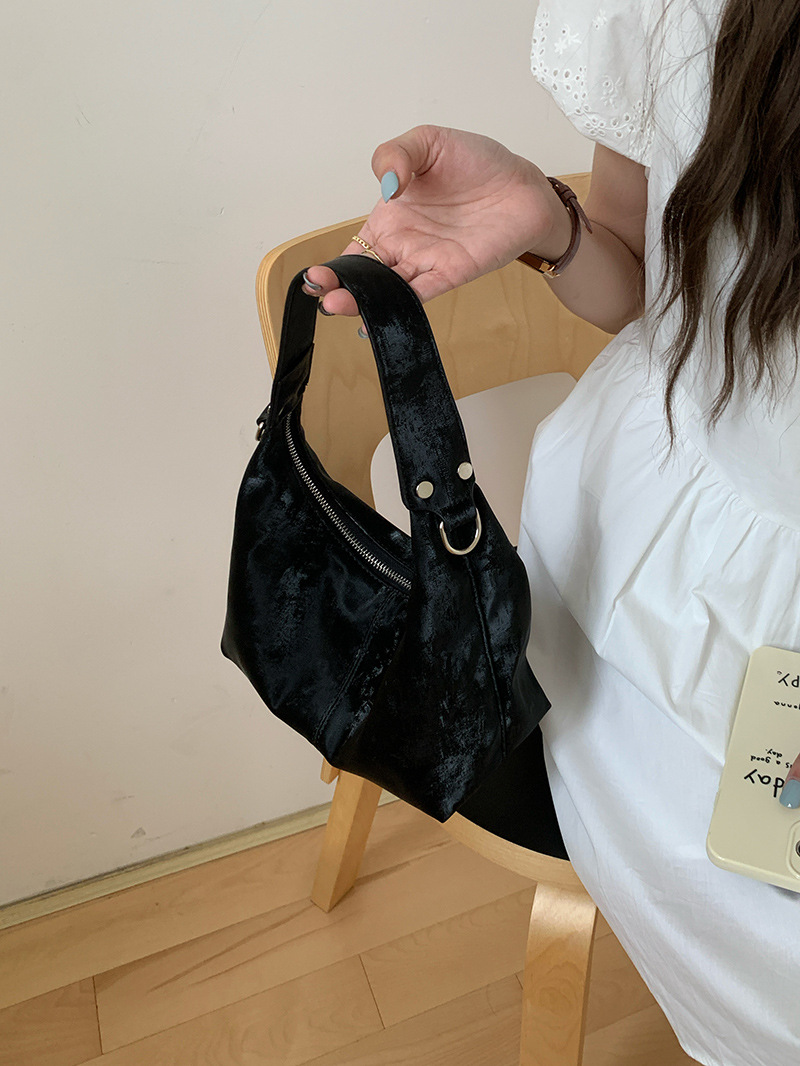 Niche design textured underarm bag 2024 new spring and summer women's shoulder messenger bag, soft silver cloud bag_voghion.com