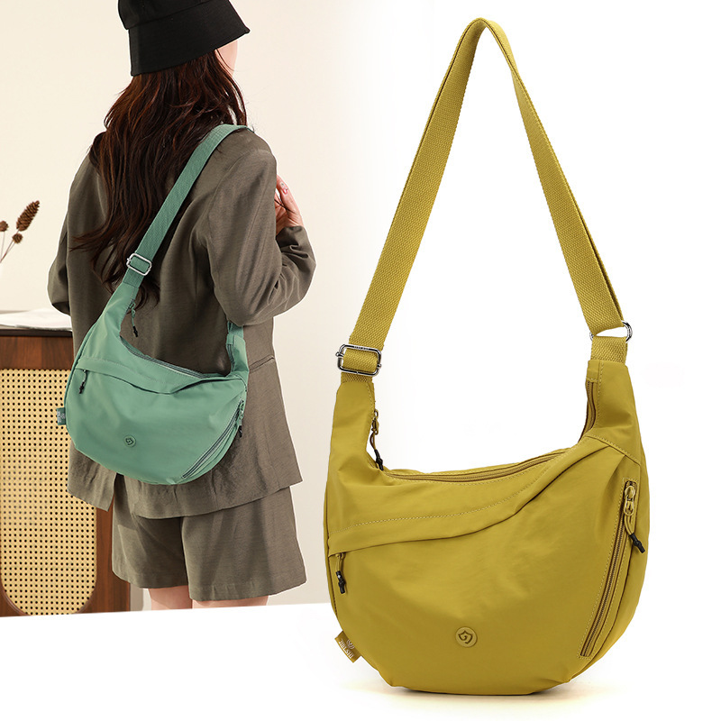 Women's Crossbody Bag, New Korean Style, Large Capacity Zipper Shoulder Bag, Casual Versatile Nylon Dumpling Bag for Students Women's Crossbody Bag, New Korean Style, Large Capacity Zipper Shoulder Bag, Casual Versatile Nylon Dumpling Bag for Students