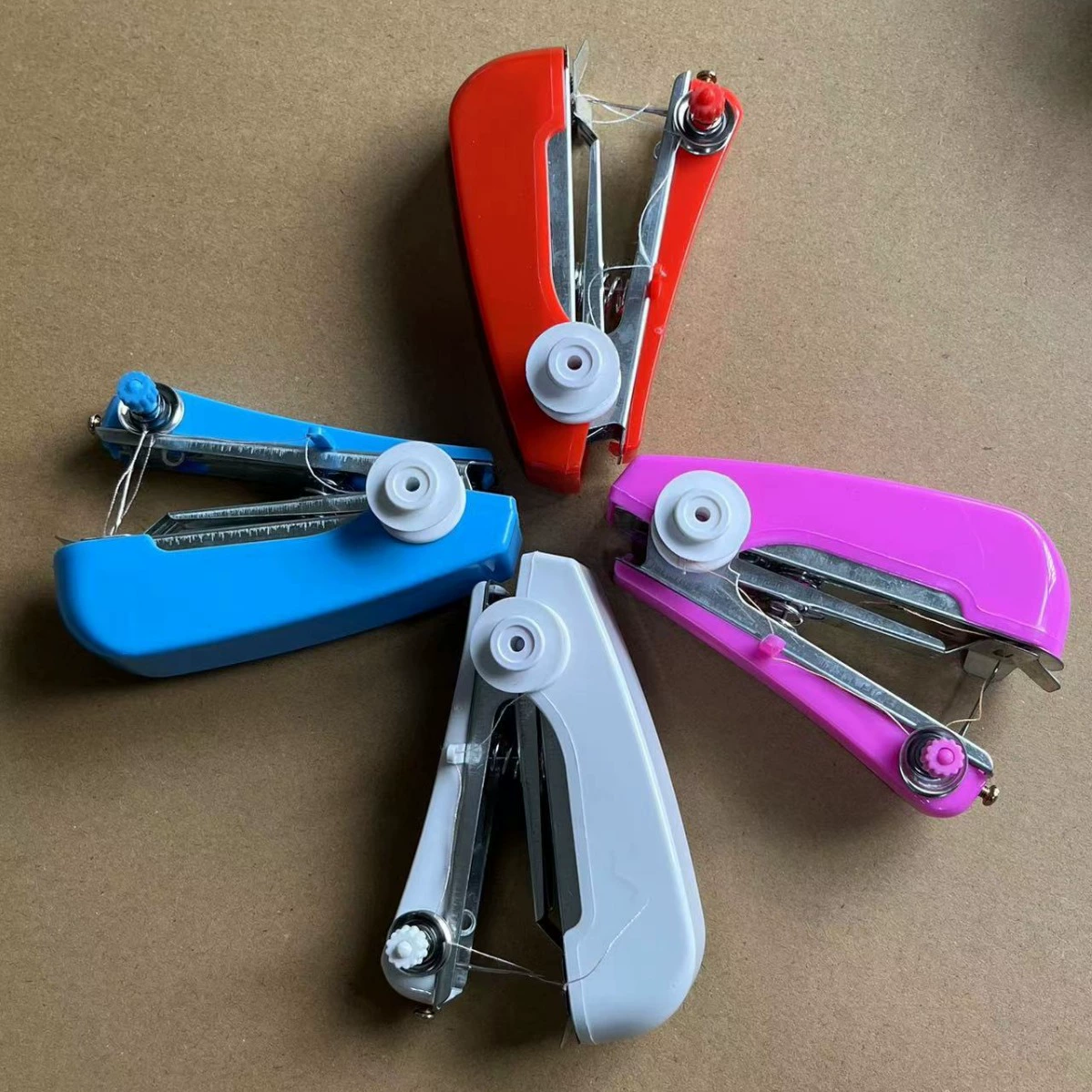 Ручная карманная швейная машинка, маленькая швейная машинка, бытовая многофункциональная швейная машинка, портативная швейная машинка