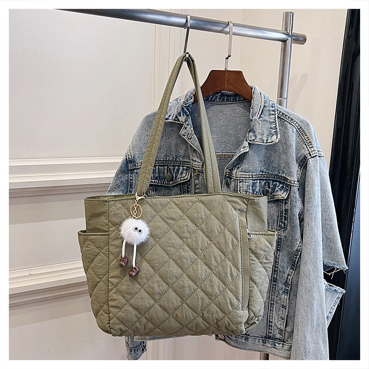 Women's Quilted Shoulder Bag Large Capacity Commuter Tote_voghion.com