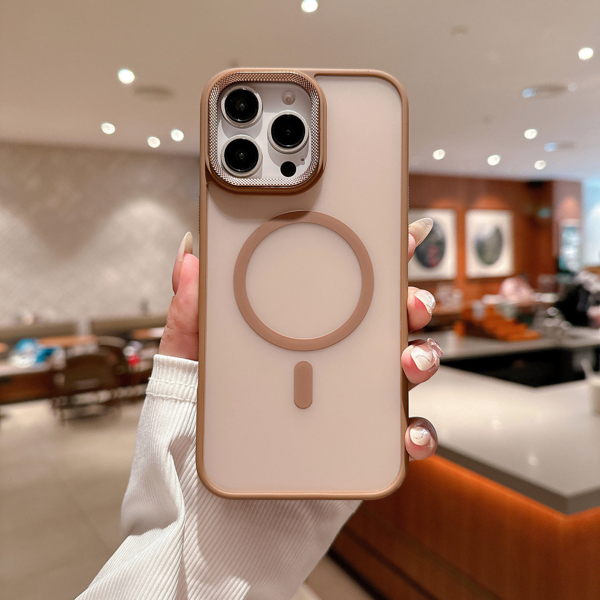 Perforación de la piel succión magnética nueva aplicación iPhone17promax teléfono móvil Apple16 cubierta de protección de protección de caída esmerilado