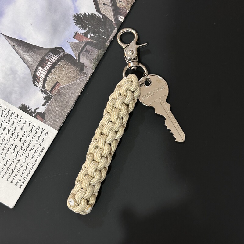 新しいクロスボーダーレトロ完成品ペンダント miu バッグペンダントアクセサリートランプ装飾キーホルダーペンダントストラップ|undefined