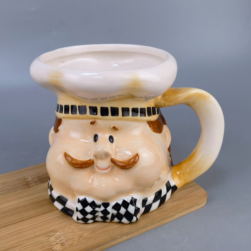 Botella de leche con forma de chef de cerámica transfronteriza nube blanca pintada a mano botella de agua de leche europea en relieve 3D