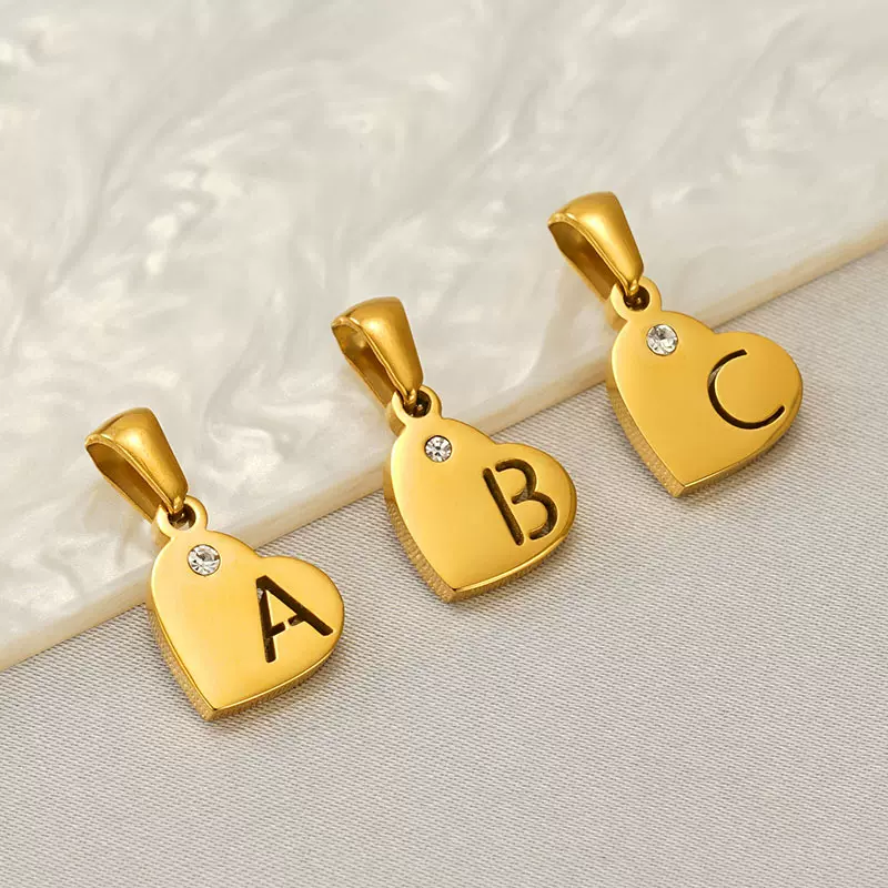新款欧美ins风时尚不锈钢爱心镶钻26字母吊坠钛钢桃心字母配件女