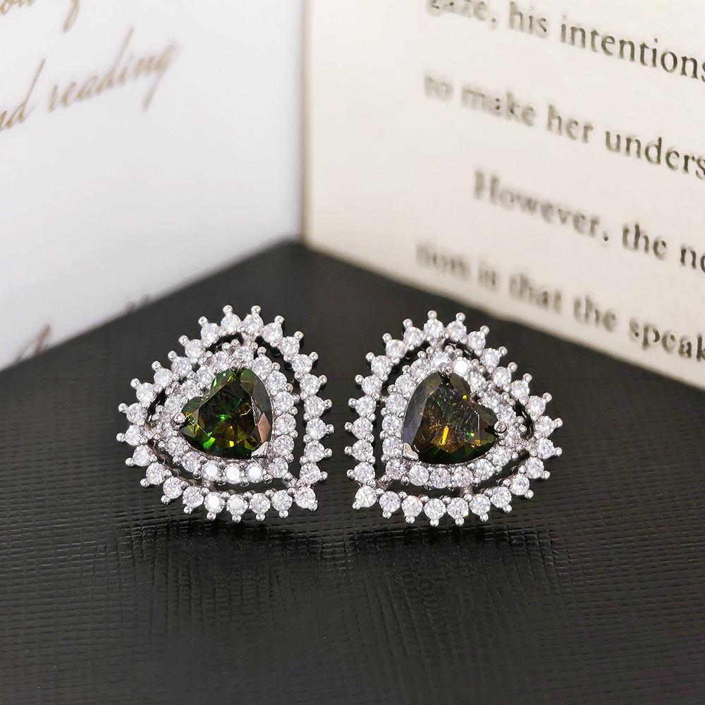 6g Weight Copper Ear Needle Material Zircon Inlay Material Ear Studs Classification 1 Pair Quantity Daily Occasion Copper Material Heart Shape Pattern Women's Gender Inlay Design Elegant, Shiny Style 1 Pair Elegant Shiny Heart Shape Inlay Copper Zircon Ear Studs 4