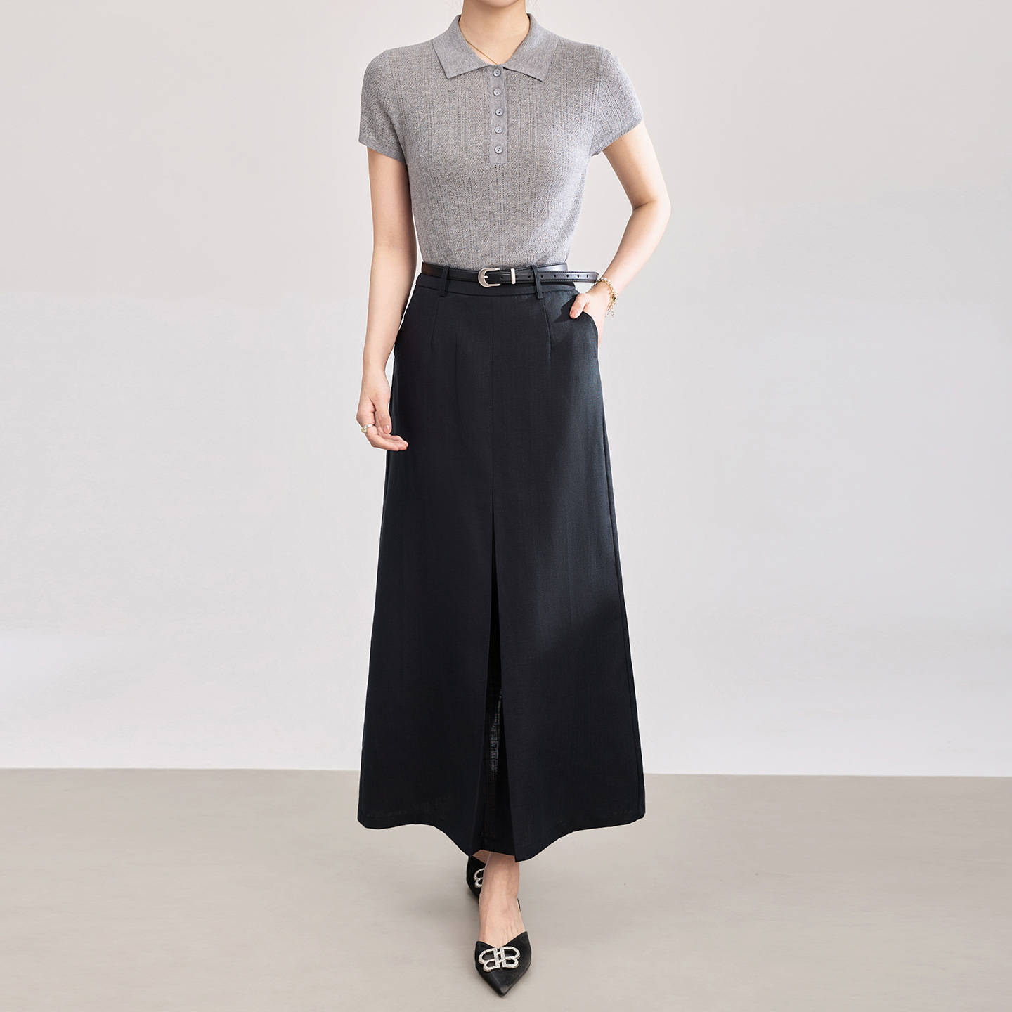 Chân váy xếp ly nữ cạp trung thấp, chất liệu tencel linen phối sọc răng cưa, xẻ tà — Xanh lông mòng đen