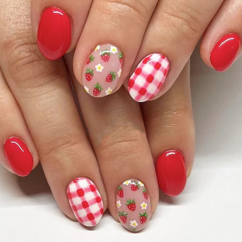 Short glossy Oval early spring Plaid strawberry flowers fresh sweet fake nails wear beauty European and American Foreign Trade 24 pieces