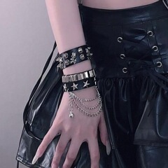 y2k ミレニアムホットガールダーク渋谷リベットレザーブレスレット女性のパーソナライズされたパンクスターチェーンブレスレットブレスレット