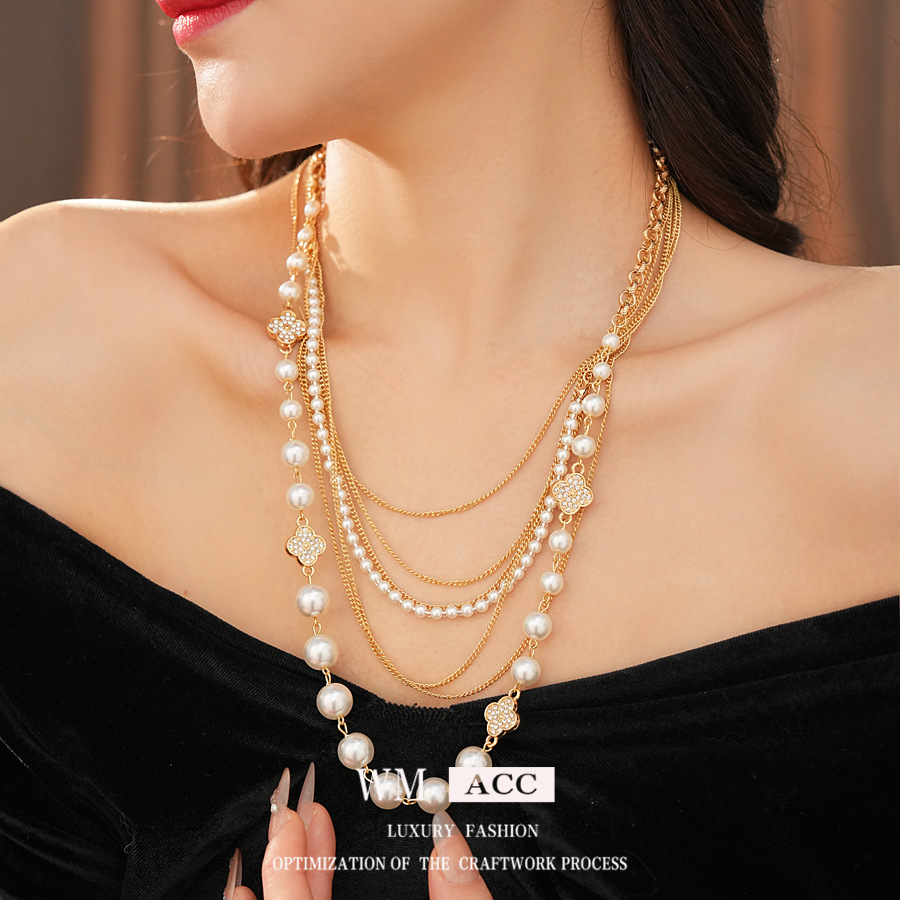 Diamond-Encrusted Pearl Flower Multi-Layer Pendant Necklace, Light Luxury Niche Clavicle Chain, Retro Palace-Style Jewelry for Women with a High-End Feel