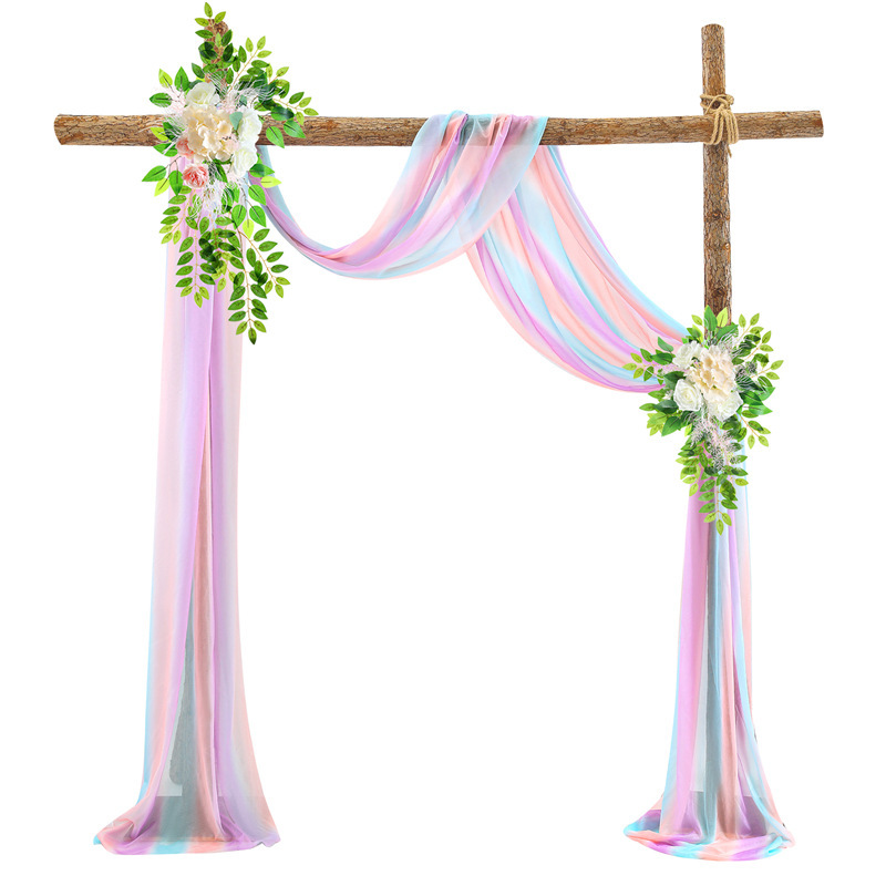 カーテンは欧米の結婚式のアーチで飾られています。|undefined