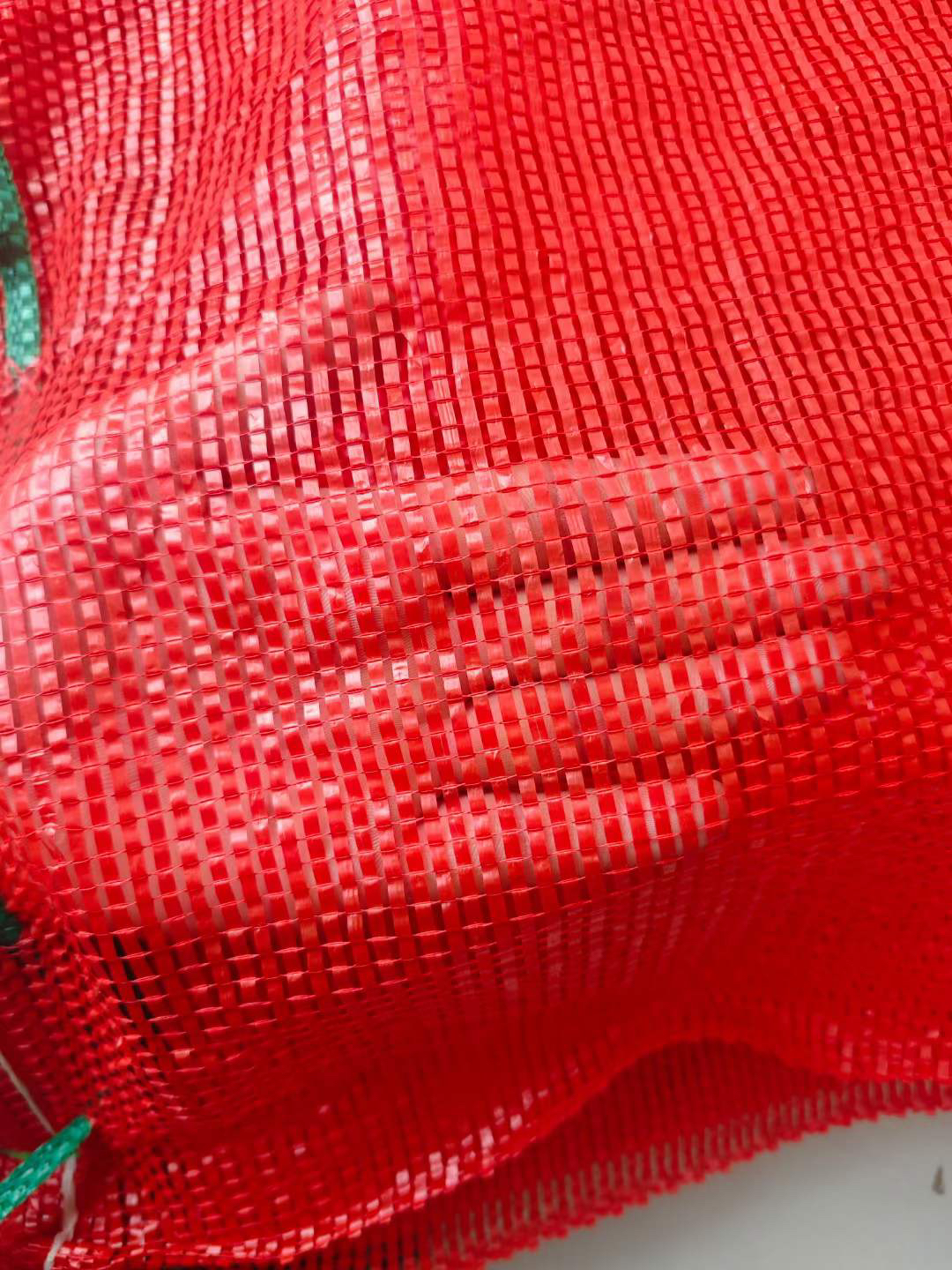 Naranja en bolsa de malla, naranja en bolsa de malla, pomelo en bolsa de malla, sandía en paquete, cebolla, patata, cuerda, bolsa de pollo