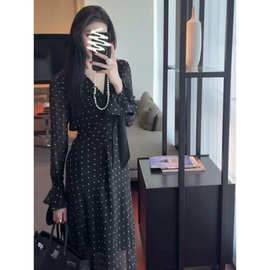 设计感领连衣裙女2025春季新款法式气质收腰长款波点雪纺裙子