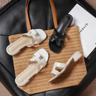 Thick-Heeled Slippers for Women's Outer Wear in Summer, Versatile and Fashionable 3cm Sandals, High-End Sandals, 2025 New Snake Pattern