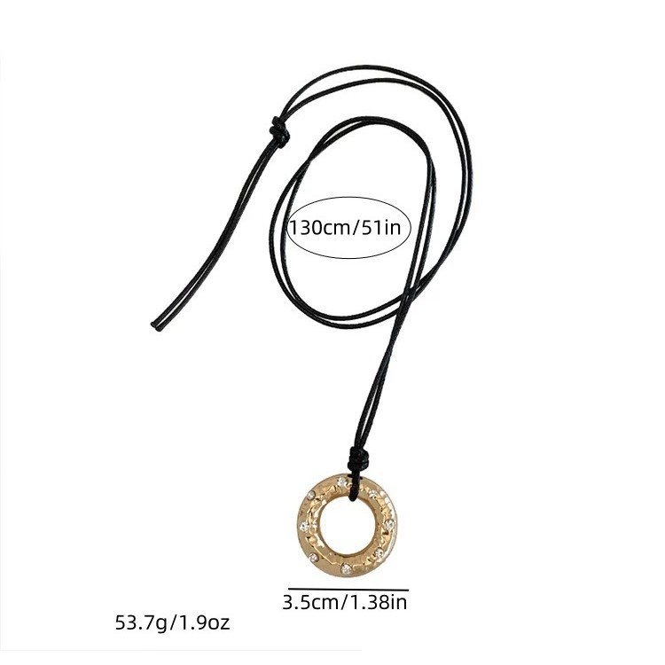 Blogger el mismo collar de anillo de donas de alta gama, lujo ligero, moda de nicho, patrón de martillo, cadena de suéter larga de diamantes