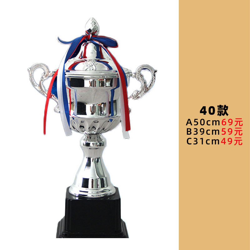 Trofeo de baloncesto de metal para eventos deportivos, trofeo grande de fútbol de cuatro columnas, artículos artesanales para celebraciones y premios, venta al por mayor del fabricante.