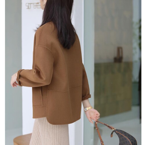 Women's Short Wool Coat  New Fall and Winter Fashionable Loose Casual Knitwear Outfit for Petite Women