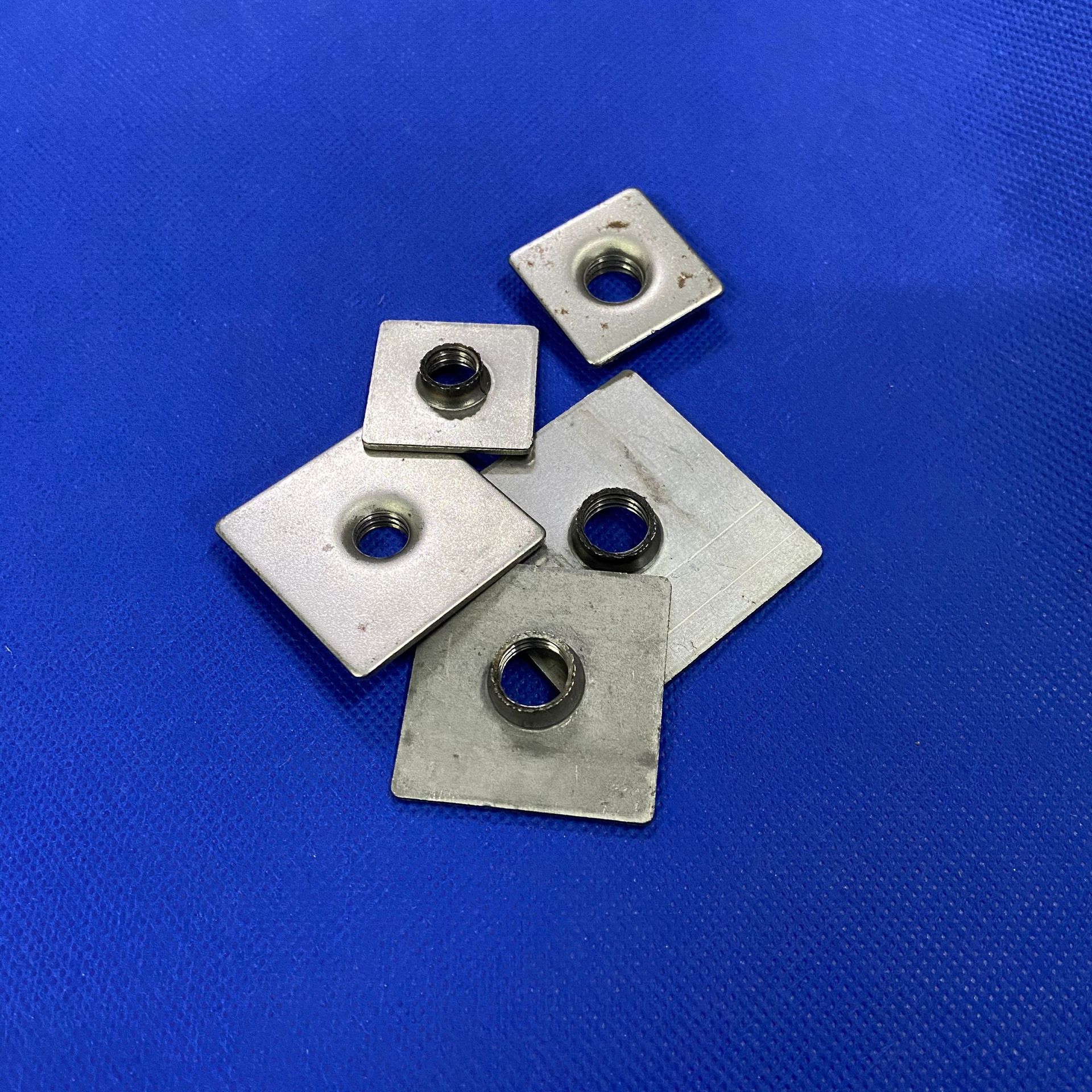 8厘脚杯支撑铁片 2.0厚方通地脚架2525m8脚杯架 方管配件