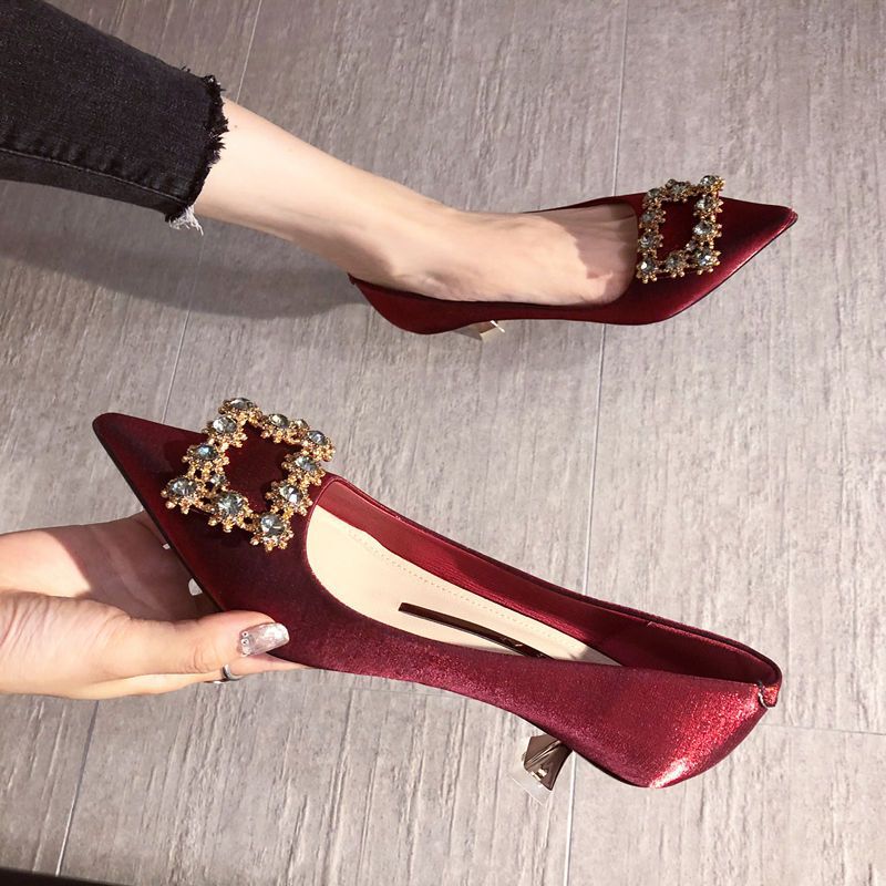 Satin Burgundy Main Yarn Wedding Shoes for Pregnant Women Can Usually Wear High Heels with Niche Elegant Bridal Shoes with Low Heels Satin Burgundy Main Yarn Wedding Shoes for Pregnant Women Can Usually Wear High Heels with Niche Elegant Bridal Shoes with Low Heels