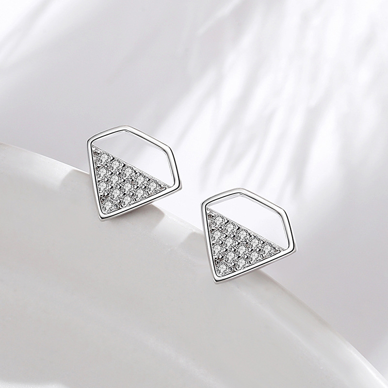 S925 pendientes en forma de diamante de las mujeres creativas diamantes incrustados estilo coreano dulce fresco estilo pequeño diamante en forma de lindo moda en línea pendientes de celebridades