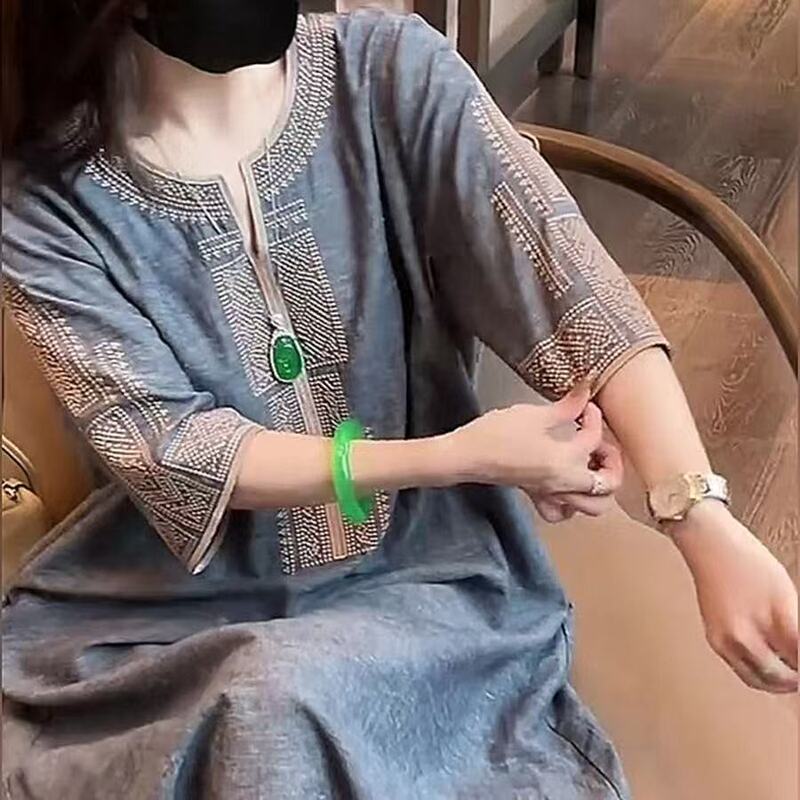 新しい中国風の刺繍 V ネックドレス女性のための 2025 夏の新しいルーズスリムカジュアル気質ロングスカート|undefined