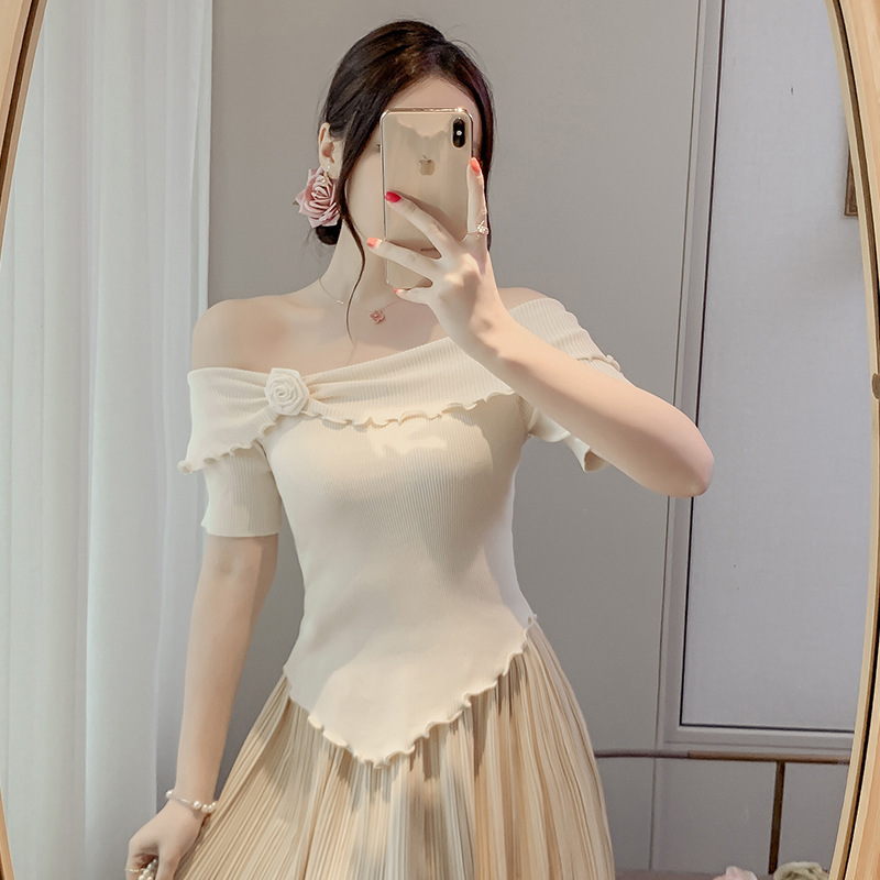French Sweet Flower One-shoulder Asymmetrical Knitwear for Women Summer New Design Niche Age-reducing Versatile Top