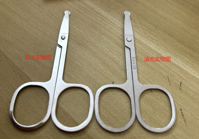 (Rolling primary color 1.5) Trim the small nose hair