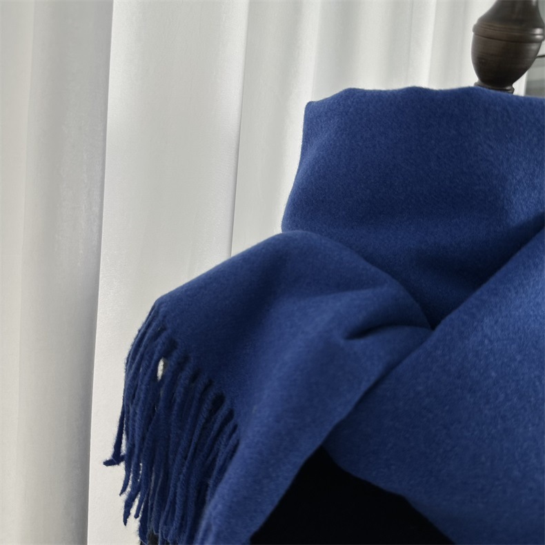 2023 nouveau monochrome pour femme, style décontracté japonais coréen, écharpe chaude, châle à la mode, peau de mouton d'automne et d'hiver_voghion.com