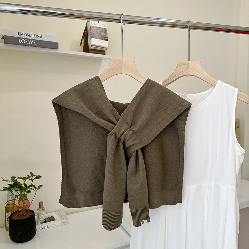 Mantón exterior de mujer 2025 nuevo estilo primavera y otoño a rayas de punto pequeño chal fino de gama alta a juego suéter camisa bufanda