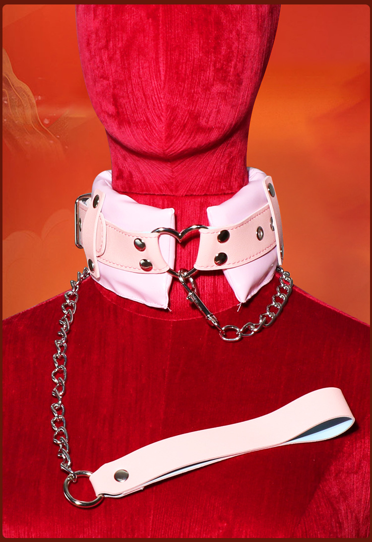 Soft-Faced Bondage Collar and Bed Restraint Set with Metal Clips, Red — detail image 26