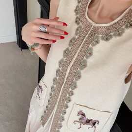 2026早春新款金线亚麻彩线刺绣钉珠马到成功背心54