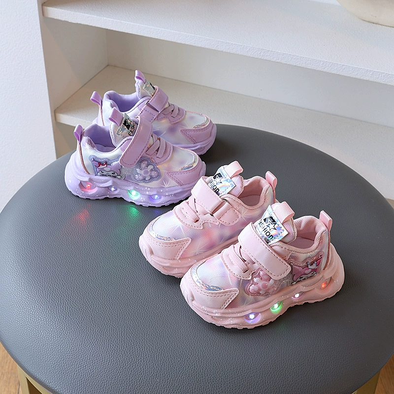 Обувь для девочек 2024 весна и осень новая светящая спортивная обувь 1-3 года 2 ребенка обувь дышащая кожаная обувь для путешествий на мягкой подошве