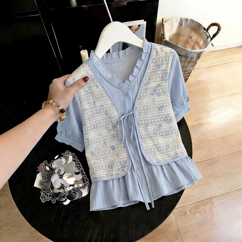 Fake Two-Piece Lace Patchwork V-Neck Short-Sleeved Shirt for Women, Slimming and High-End French-Style Top Fake Two-Piece Lace Patchwork V-Neck Short-Sleeved Shirt for Women, Slimming and High-End French-Style Top