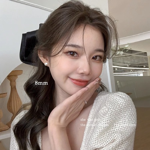  New Pearl Stud Earrings: Instagram-Inspired, Luxurious Yet Affordable Vintage Style, Elegant Socialite-Grade Pearl Earrings with Silver Pins—A Niche Design Perfect for Unique Tastes