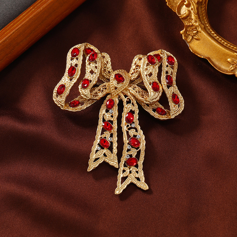 Mid-ancient vinage diamond bow brooch new women's winter sweater coat pin corsage niche high-end Mid-ancient vinage diamond bow brooch new women's winter sweater coat pin corsage niche high-end