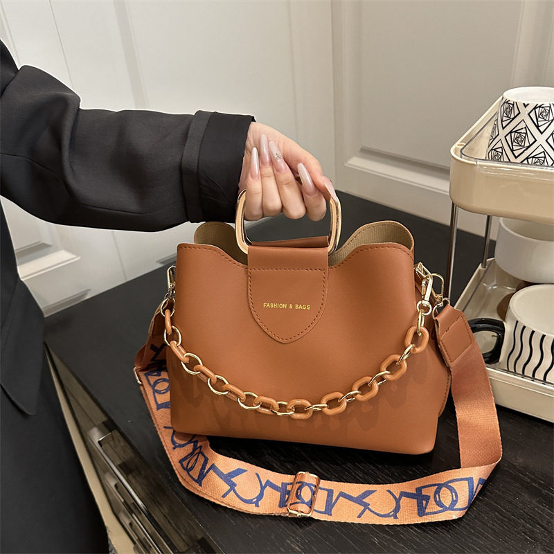 シンプルなオイルワックスレザーファッション新しいショルダーバッグ女性のワイドショルダーストラップ大容量通勤レトロカジュアルメッセンジャーバッグ|undefined