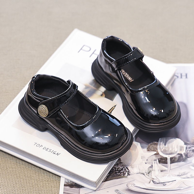 Zapatos de cuero para niñas 2025 nuevo estilo primavera y otoño negro estilo universitario zapatos de rendimiento para niños zapatos de princesa Mary Jane zapatos individuales para niñas
