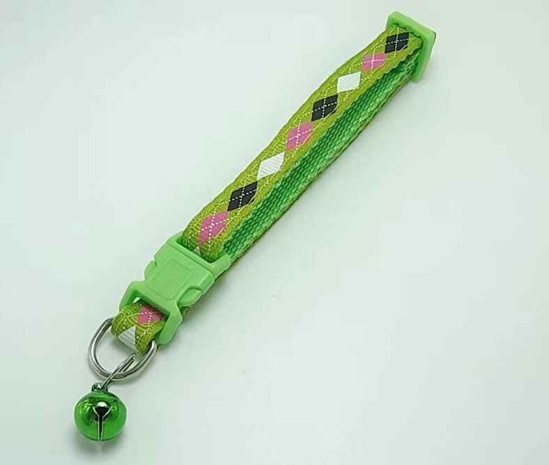 Pei Chong Beibei pequeño estilo fresco estampado de diamantes collar de gato suministros para perros suministros para mascotas campana para gatos