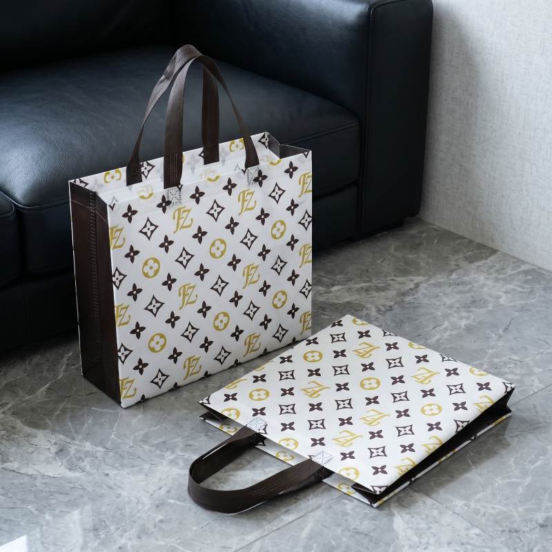 Bolsas de mano no tejidas bolsas de regalo bolsas de compras bolsas de mano no tejidas recubiertas bolsas de ropa logotipo personalizado al por mayor