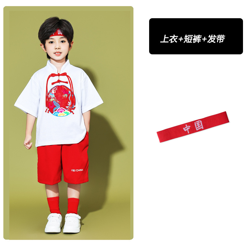 White colour circle, T-shirt, red shorts, headband