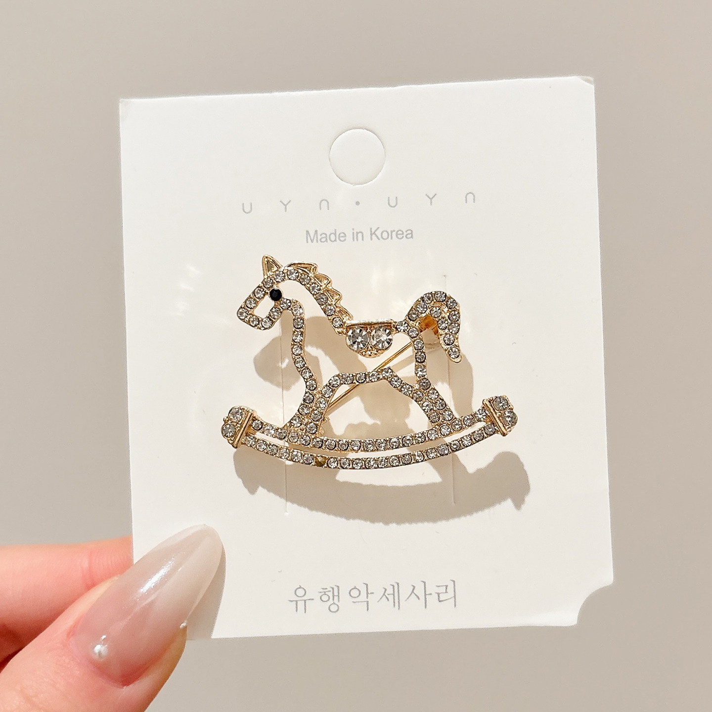 2026 Año Nuevo broche de dibujos animados Año del Caballo pequeño regalo pin accesorios insignia de Año Nuevo para niños decoraciones navideñas al por mayor