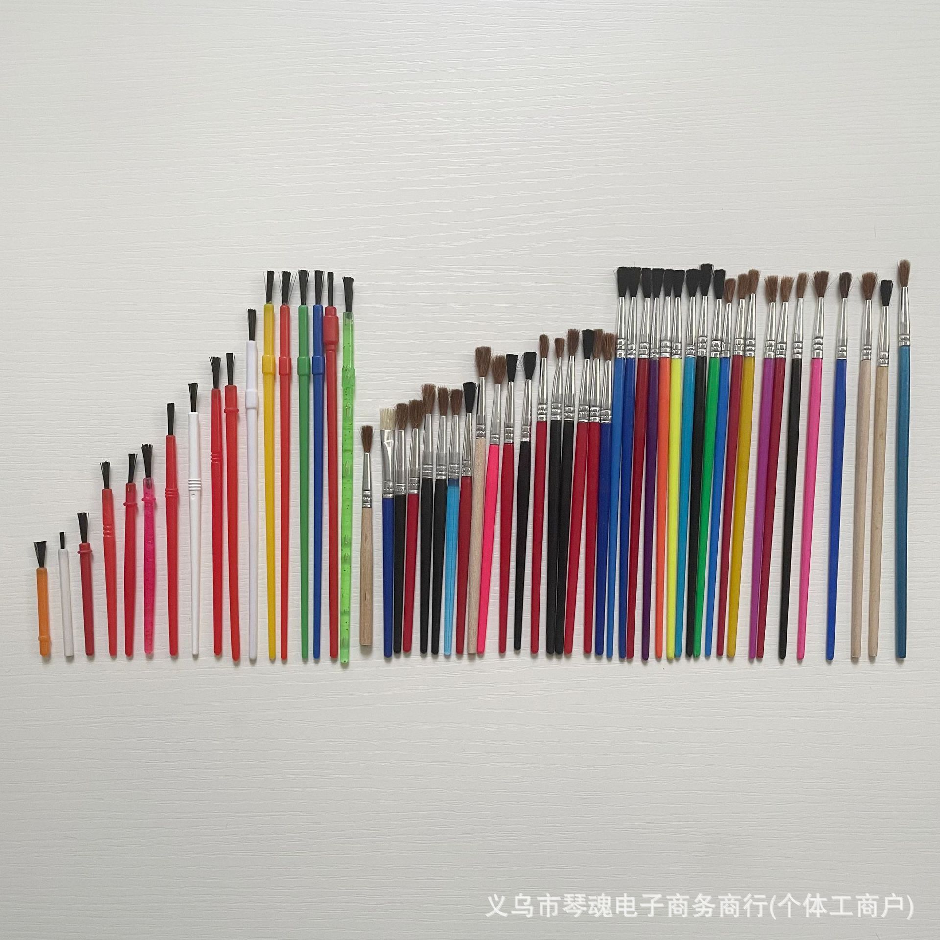 创艺画笔供应各种美术绘画填色笔刷塑料杆木杆动物毛尼龙毛画笔