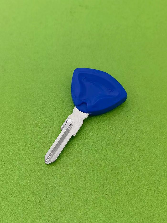Suitable for Bombardier Motorcycles Can-Am Three-Wheeler Can-Am Spider-Man 1030 Key Blank/Handle with Chip
