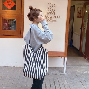Striped retro shoulder bag Lazy Wind Large -capacity Canvas Bags out of the street Fashion, simple women's bag shopping bag