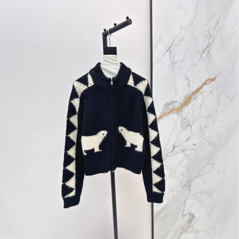 Shenzhen Nanyou 25 Early Autumn New Polar Bear Knitted Cardigan Is Casual, Fashionable, Comfortable and Versatile