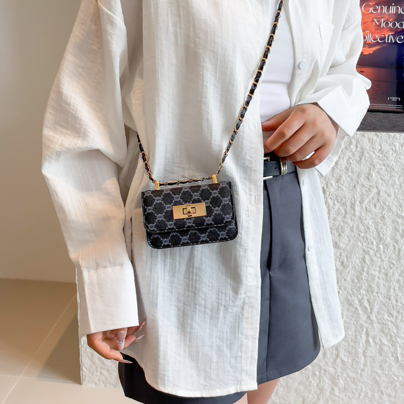 2025 Autumn New Style Casual Chain Small Square Bag, Fashionable and Unique Crossbody Bag, Lipstick Bag