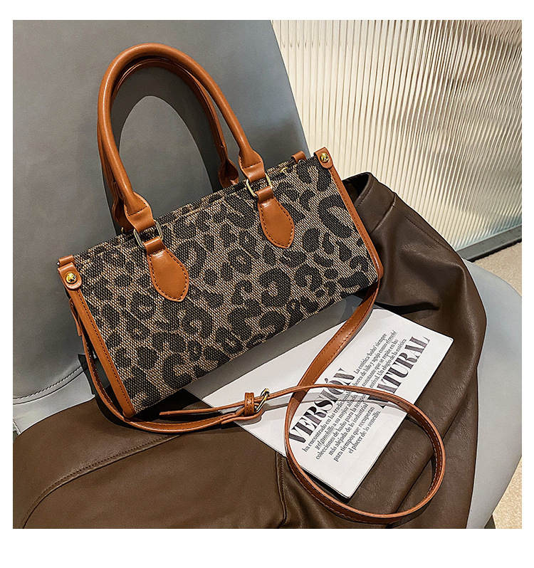 Large-capacity Handbags Bags 2021 New Fashion Niche Design Messenger Leopard Print Texture Portable Large Bag display picture 3